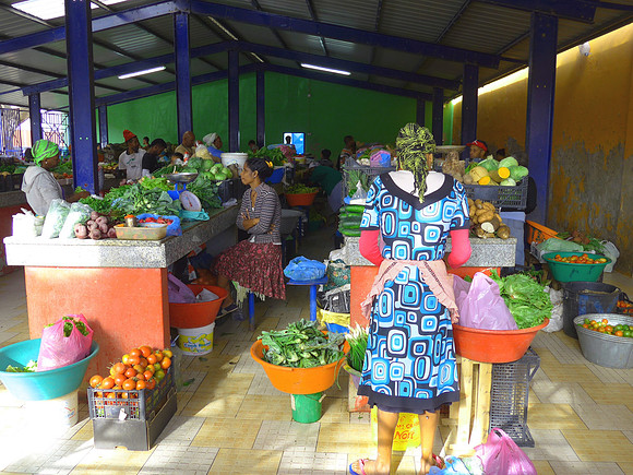 Fruit and veggie market