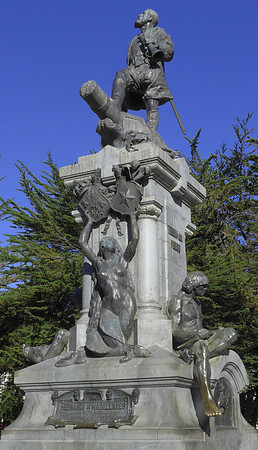 Magellan Statue in main square