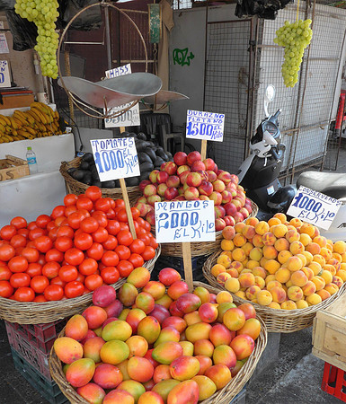Delicious Childean fruits and veggies