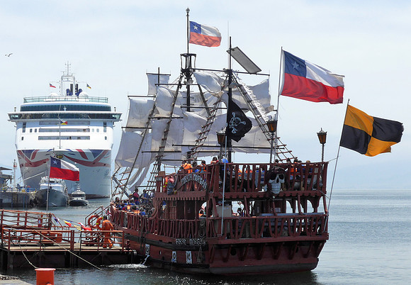 Piratge ship tour boat