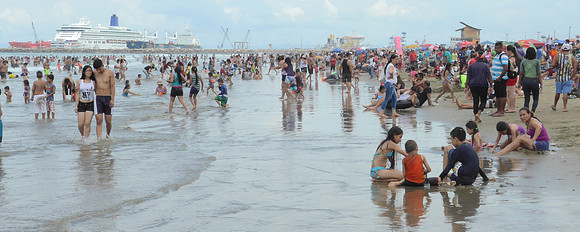 Fat Tuesday national holiday at Manta beach