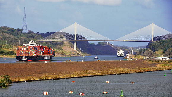 Large tankers going through Approach Channel and under Centennial Bridge