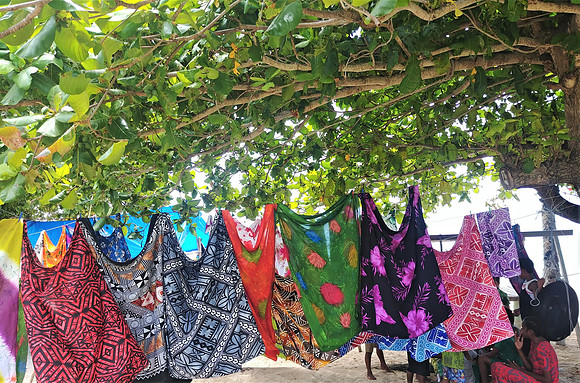 Bright colours of Dravuni residents